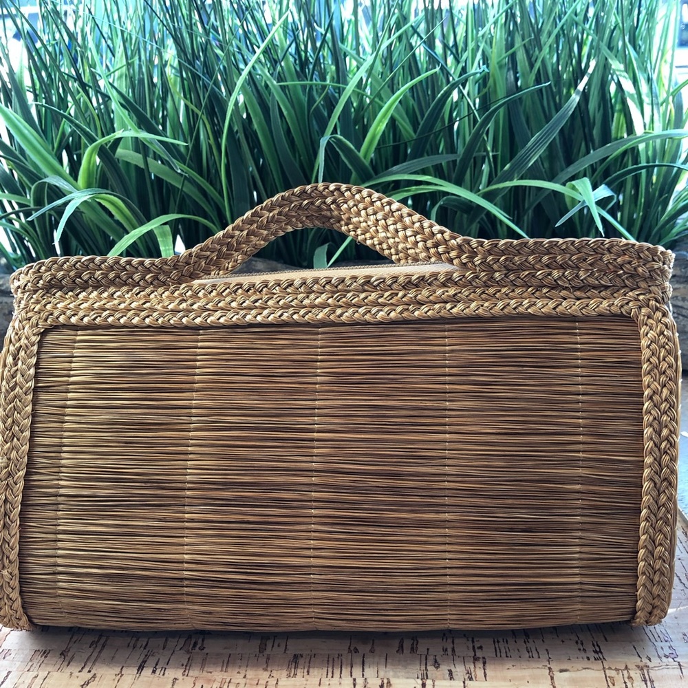Golden Grass (Capim Dourado) handmade bag.